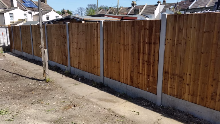Best Privacy Fence for Windy Areas: 2026 Engineering Guide